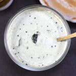 Simple coconut chutney recipe for dosa, idli, South indian breakfast & snacks (thengai chutney).