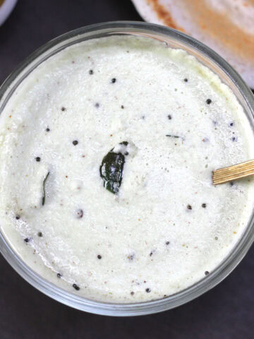 Simple coconut chutney recipe for dosa, idli, South indian breakfast & snacks (thengai chutney).