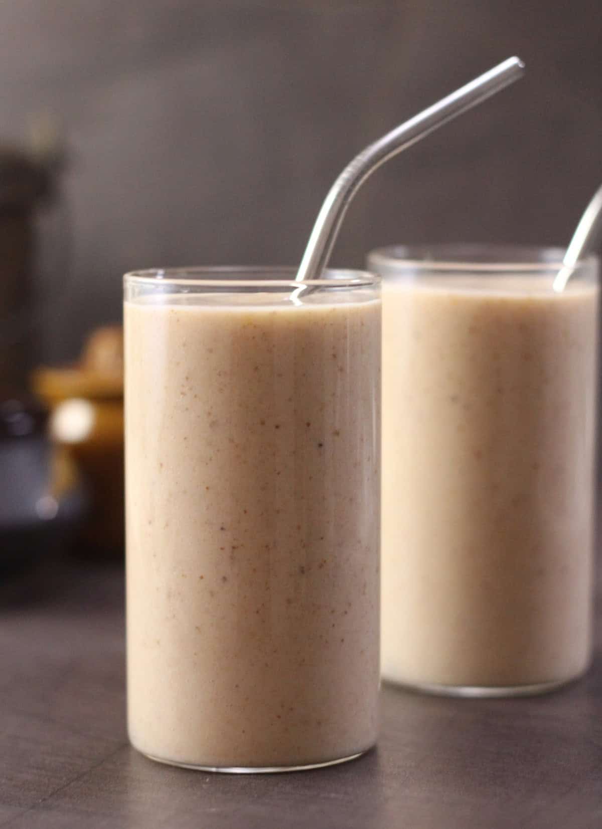 Banana Date Smoothie - Sugar Free Smoothie with 3 ingredients. 
