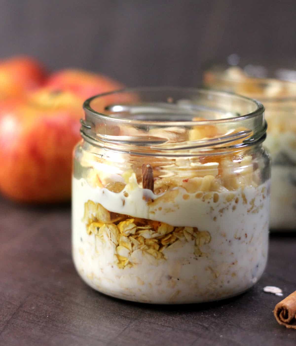 Apple cinnamon overnight oats | Easy make ahead breakfast recipe.