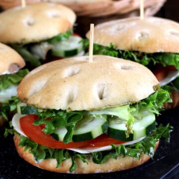 Best vegetarian ciabatta sandwich | Easy cafe-style lunch and dinner ideas. Pesto cheese sandwich.