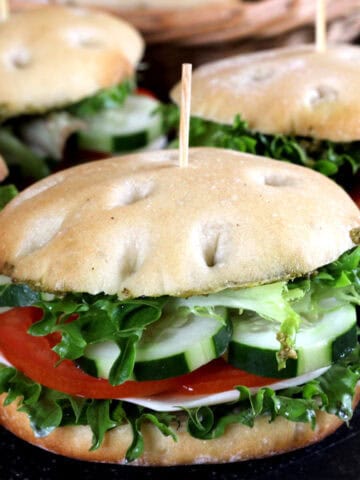 Best vegetarian ciabatta sandwich | Easy cafe-style lunch and dinner ideas. Pesto cheese sandwich.