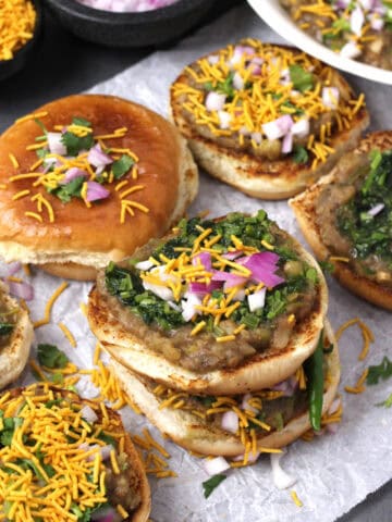 Coriander masala pav recipe | Mumbai street style food with ladi pav, bhaji (curry), cilantro, sev.